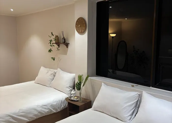Near Station, 6people, Room2 Bed3, 12pm, Luggage, Ott, Washing Machine Busan
