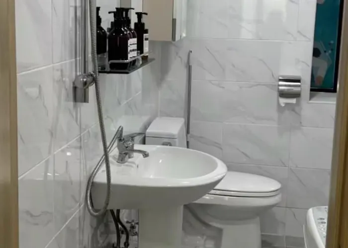 Near Station, 6people, Room2 Bed3, 12pm, Luggage, Ott, Washing Machine *