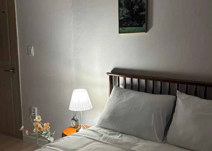 Near Station, 6people, Room2 Bed3, 12pm, Luggage, Ott, Washing Machine Busan