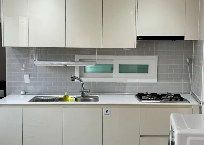 Near Station, 6people, Room2 Bed3, 12pm, Luggage, Ott, Washing Machine Appartement Busan