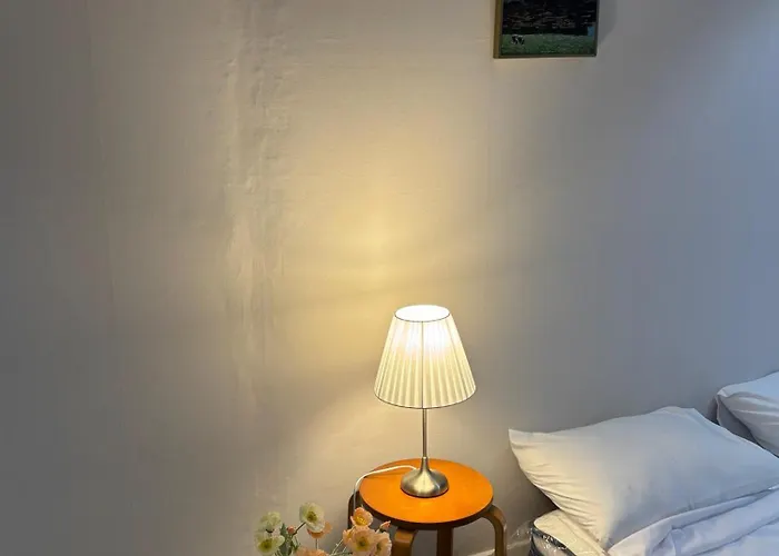 Near Station, 6people, Room2 Bed3, 12pm, Luggage, Ott, Washing Machine