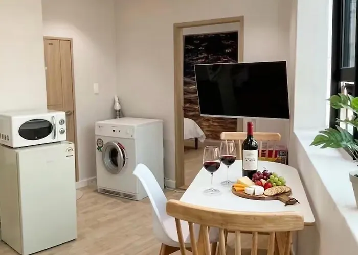 Near Station, 6people, Room2 Bed3, 12pm, Luggage, Ott, Washing Machine * Busan