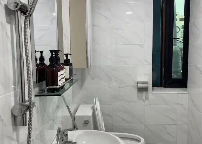 Near Station, 6people, Room2 Bed3, 12pm, Luggage, Ott, Washing Machine Appartement Busan