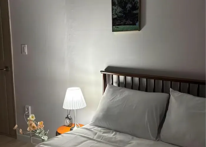 Near Station, 6people, Room2 Bed3, 12pm, Luggage, Ott, Washing Machine Appartement Busan