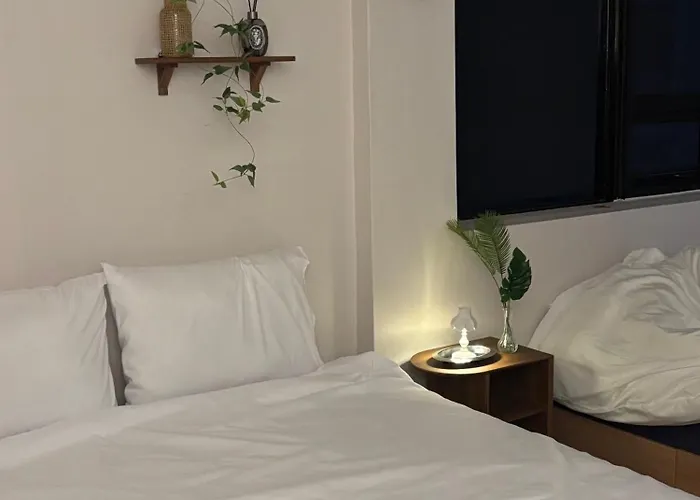 Near Station, 6people, Room2 Bed3, 12pm, Luggage, Ott, Washing Machine Busan