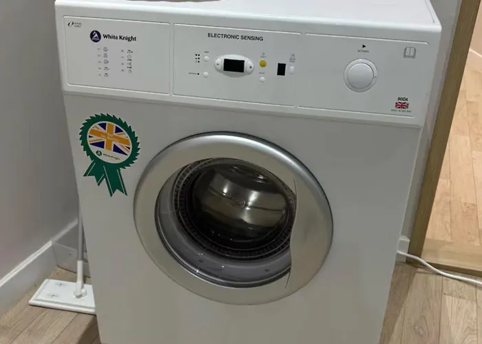 Near Station, 6people, Room2 Bed3, 12pm, Luggage, Ott, Washing Machine * Busan